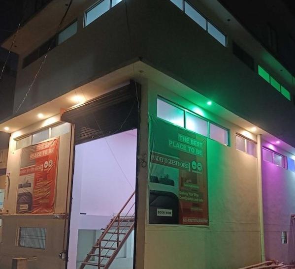 Oyo Pandey Ji Guesthouse Горакпур Екстериор снимка