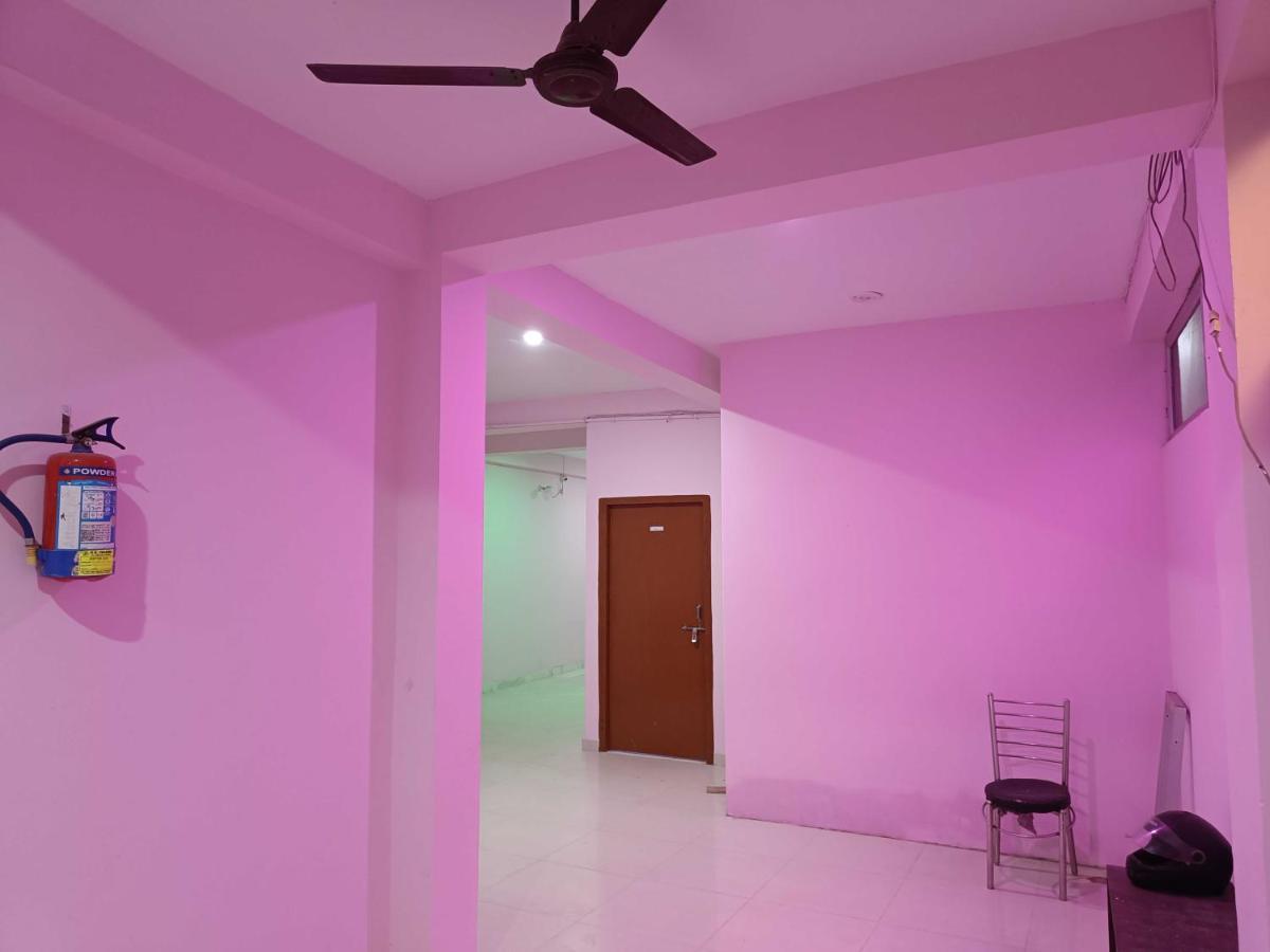 Oyo Pandey Ji Guesthouse Горакпур Екстериор снимка