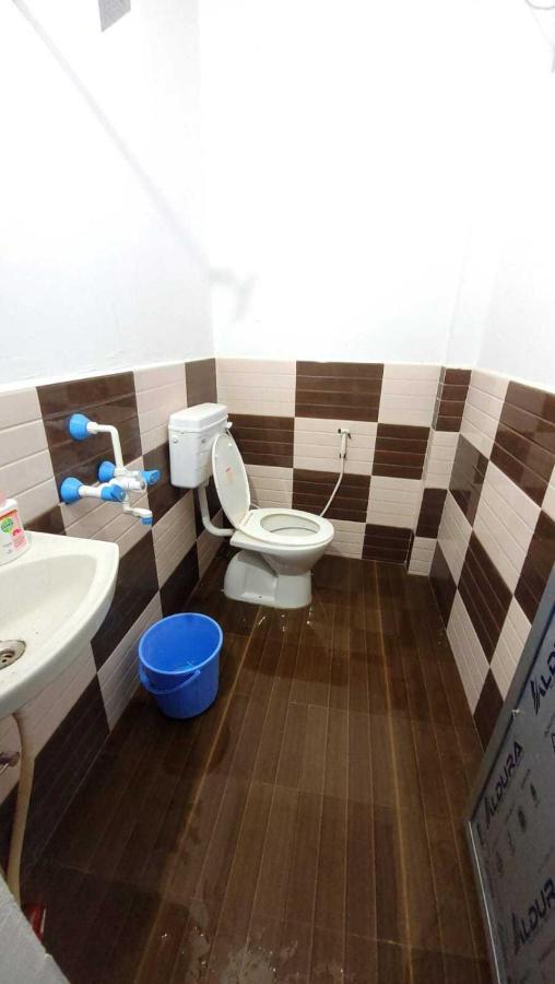 Oyo Pandey Ji Guesthouse Горакпур Екстериор снимка