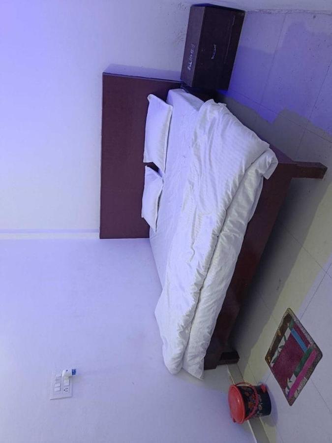 Oyo Pandey Ji Guesthouse Горакпур Екстериор снимка